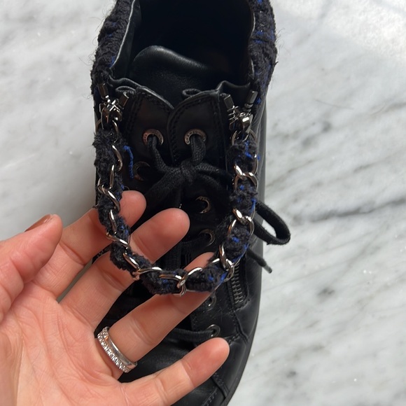CHANEL BLACK NAVY TWEED LEATHER CC LOGO 2X ZIP CHAIN SNEAKERS size 37 - Picture 3 of 6